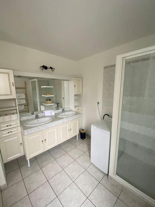 Studio +++ Tres Agreable En Centre Ville Doué-la-Fontaine Zewnętrze zdjęcie